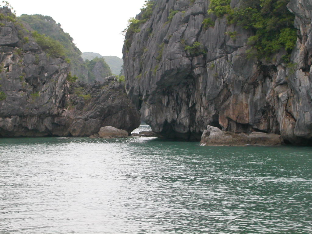 Ha Long Bay, Vietnam travel guide